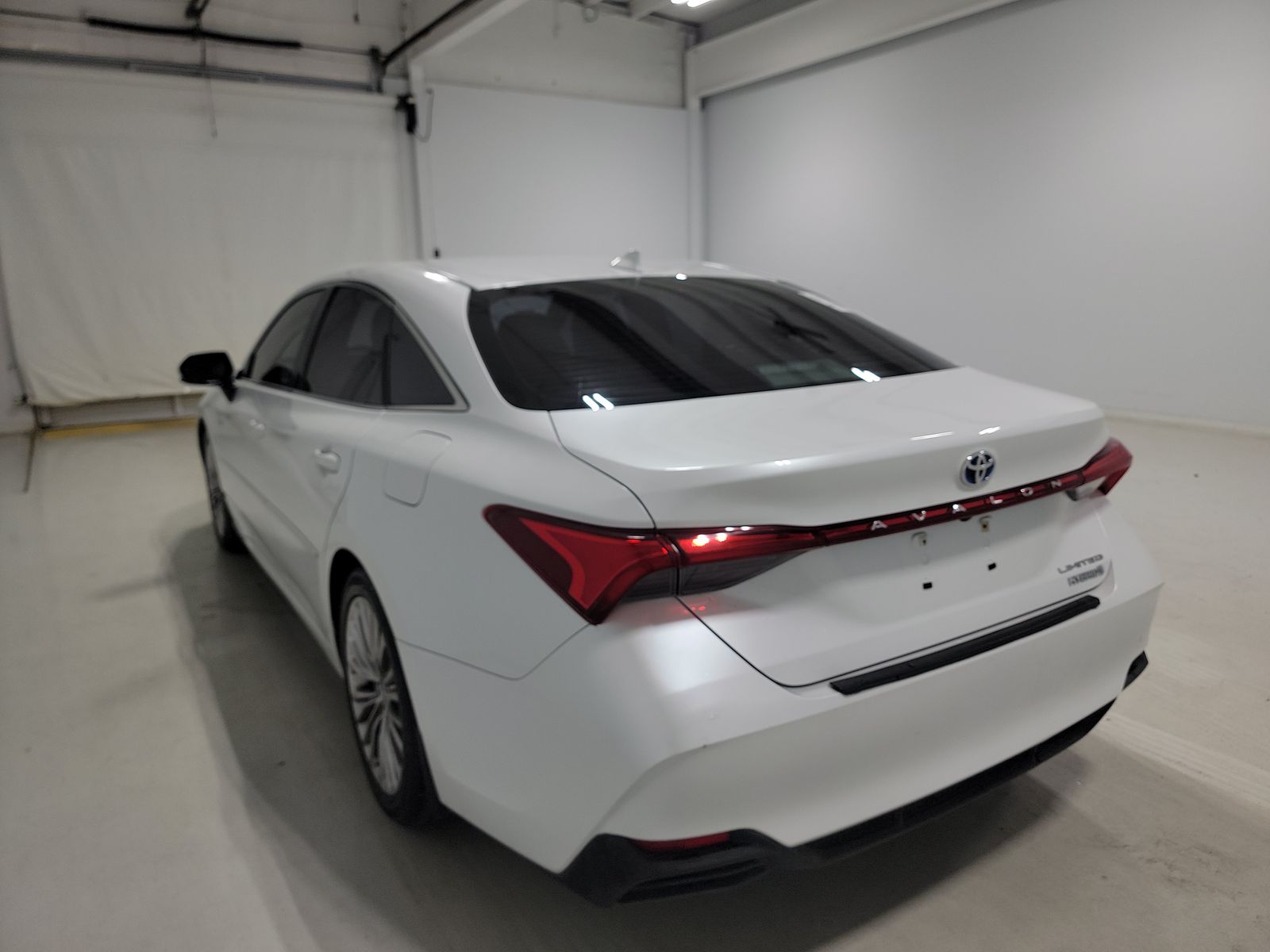 2020 Toyota Avalon Hybrid Limited FWD
