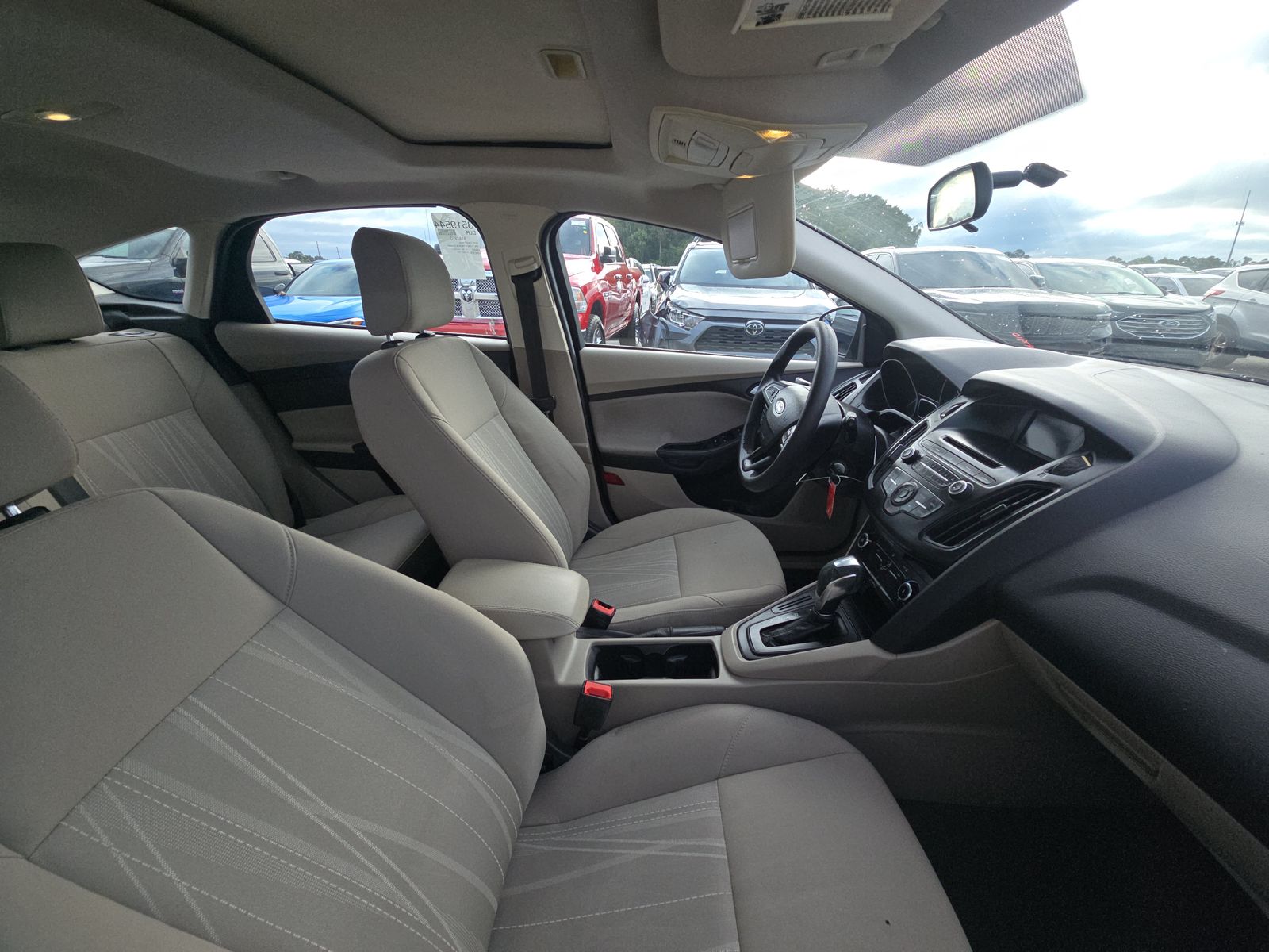2016 Ford Focus SE FWD