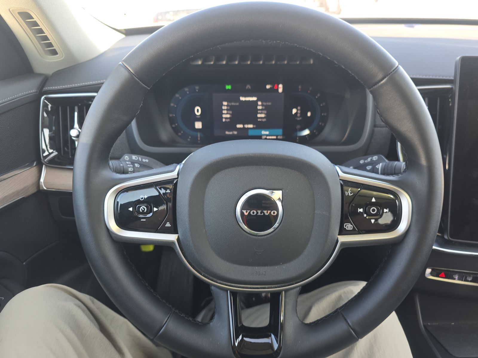 2025 Volvo XC90 B6 Plus AWD