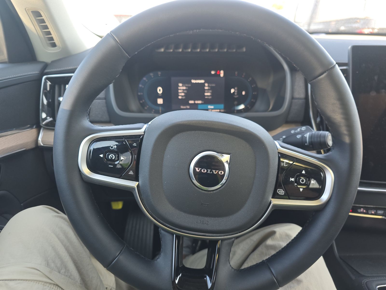 2025 Volvo XC90 B6 Plus AWD