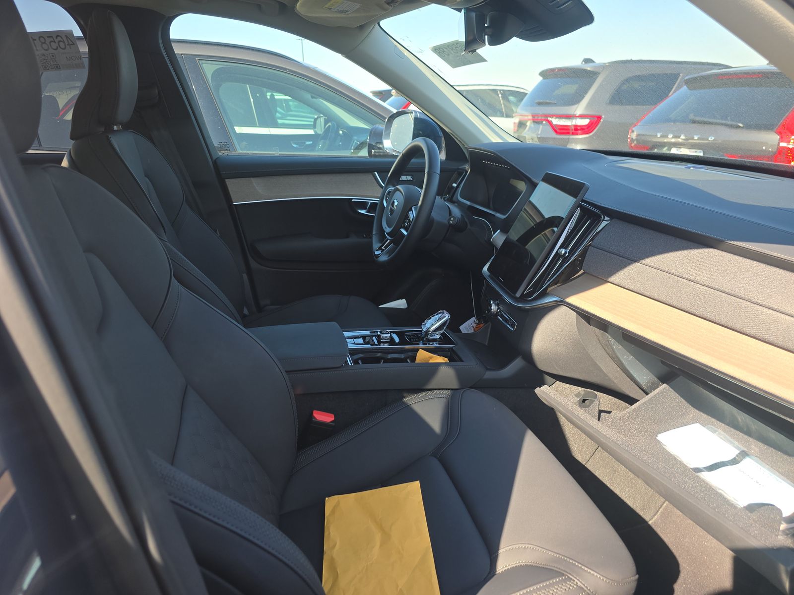 2025 Volvo XC90 B6 Plus AWD