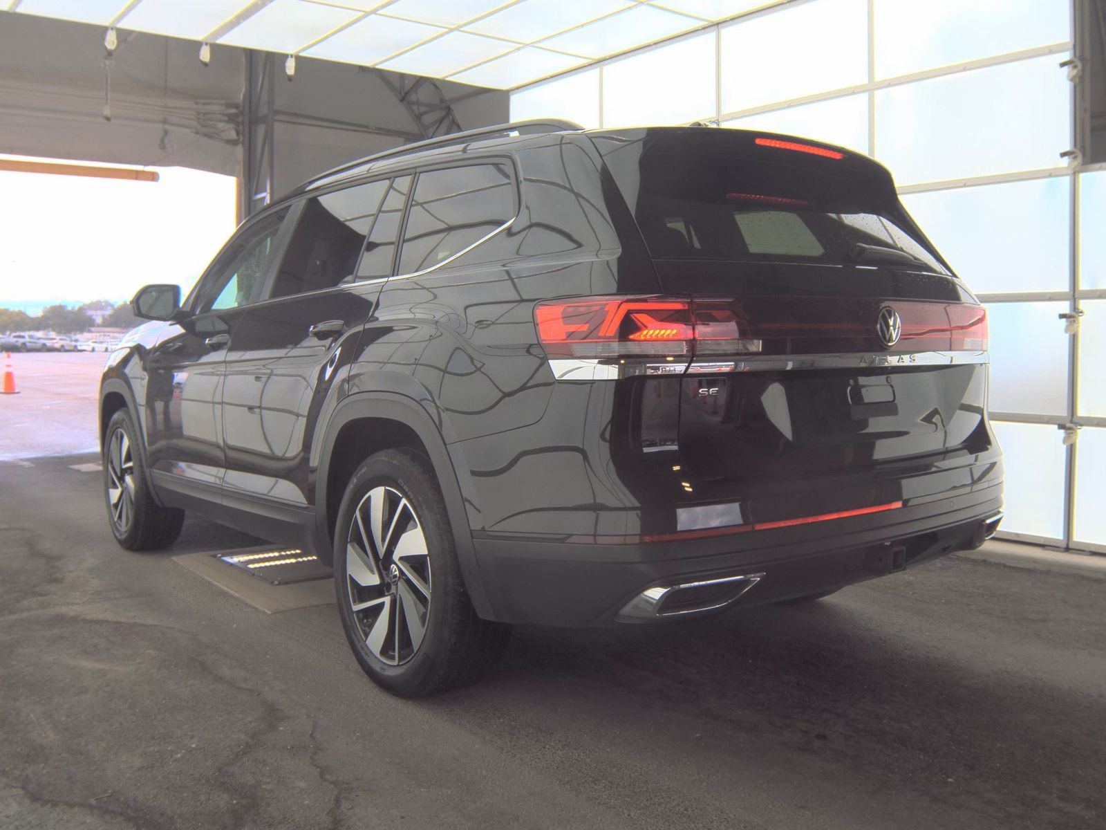 2025 Volkswagen Atlas 2.0T SE FWD