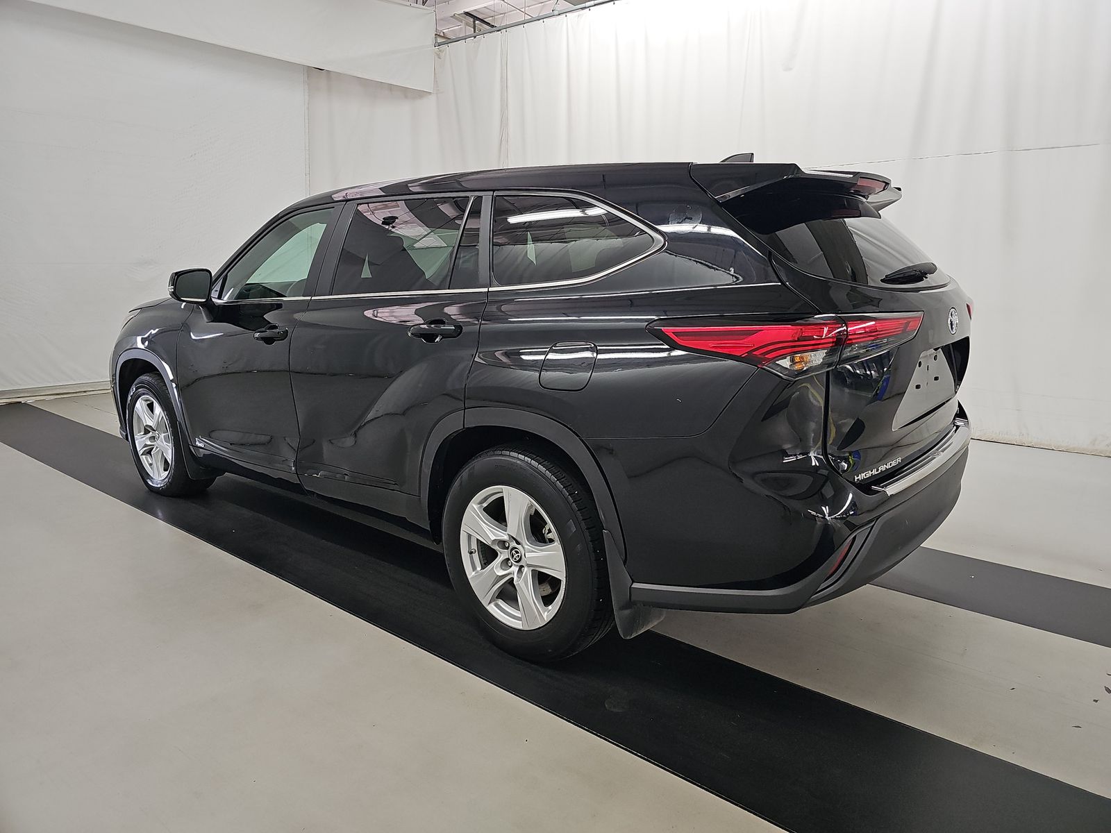 2023 Toyota Highlander Hybrid LE AWD