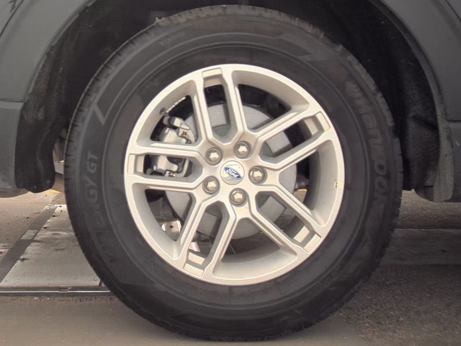 2025 Ford Explorer Active AWD