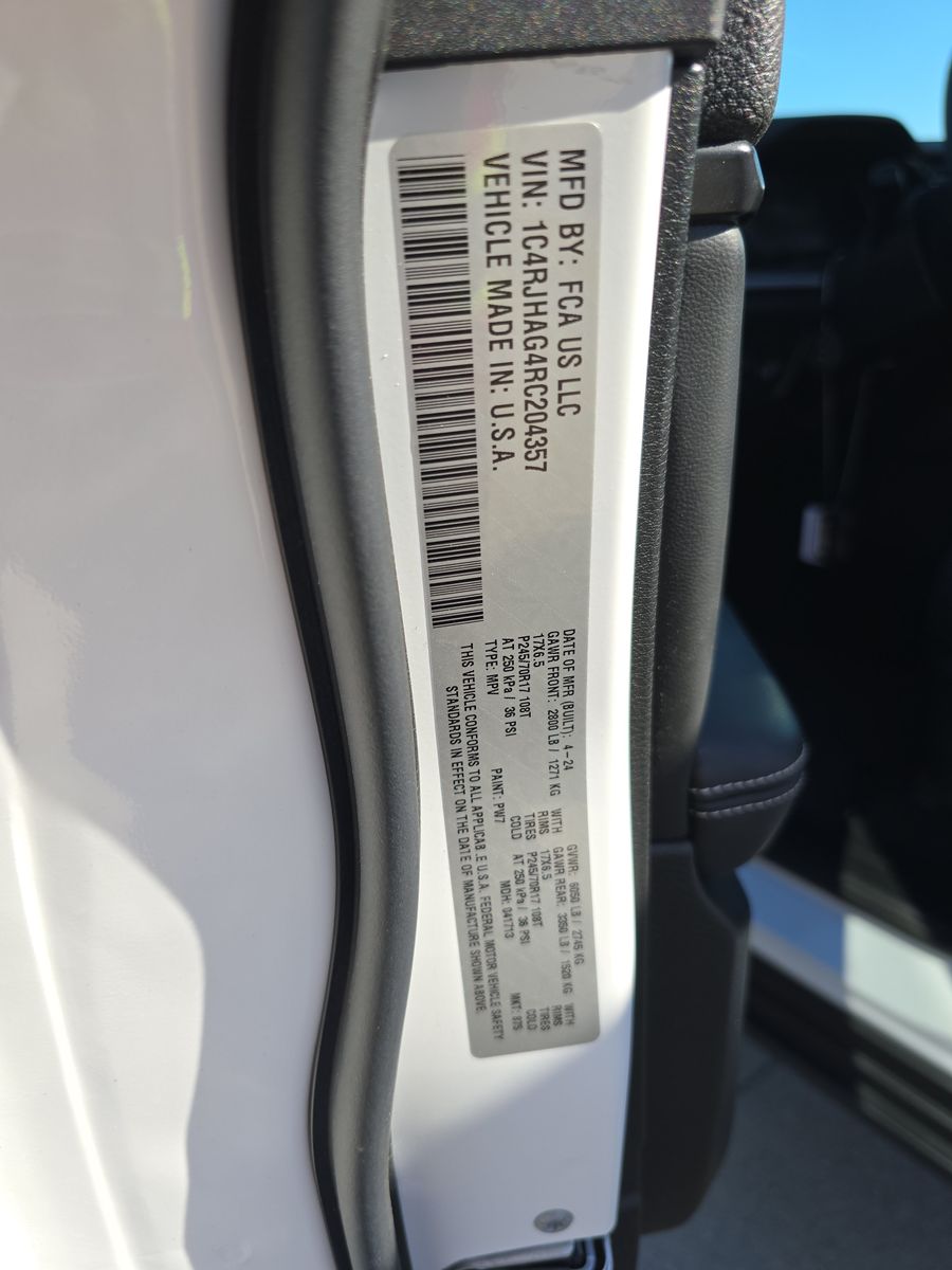 2024 Jeep Grand Cherokee Laredo AWD