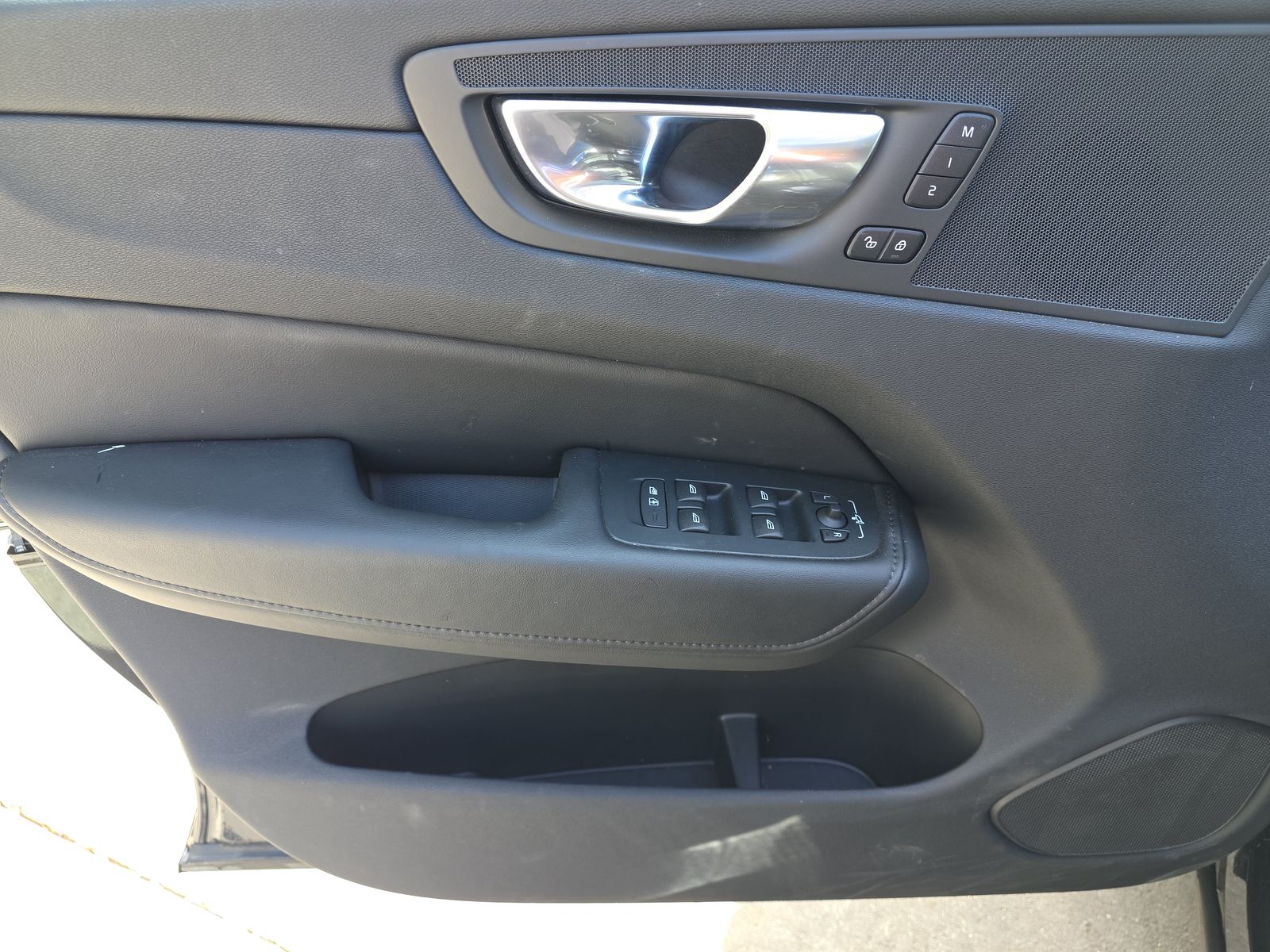 2025 Volvo XC60 B5 Plus AWD