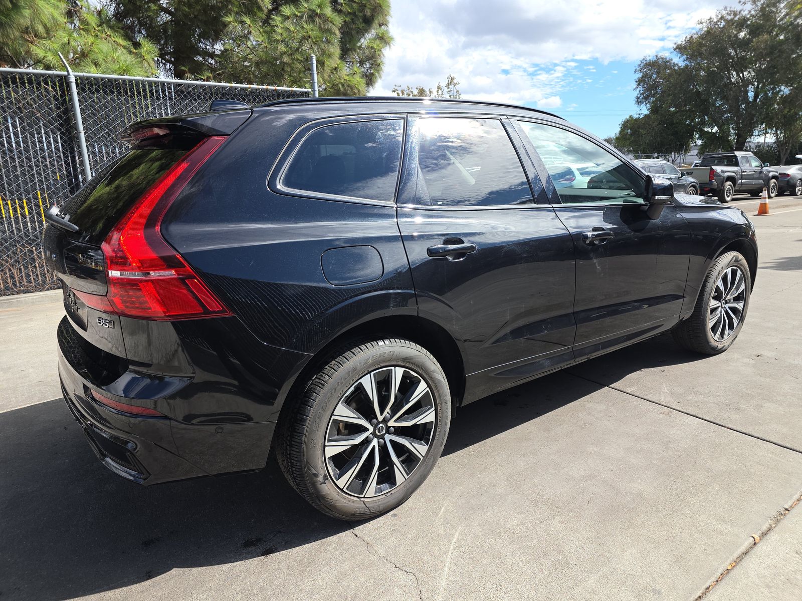 2025 Volvo XC60 B5 Plus AWD