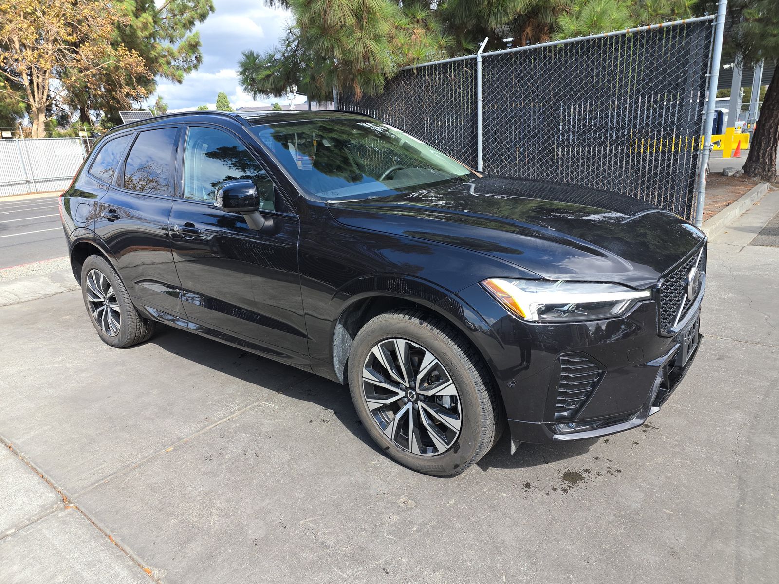 2025 Volvo XC60 B5 Plus AWD