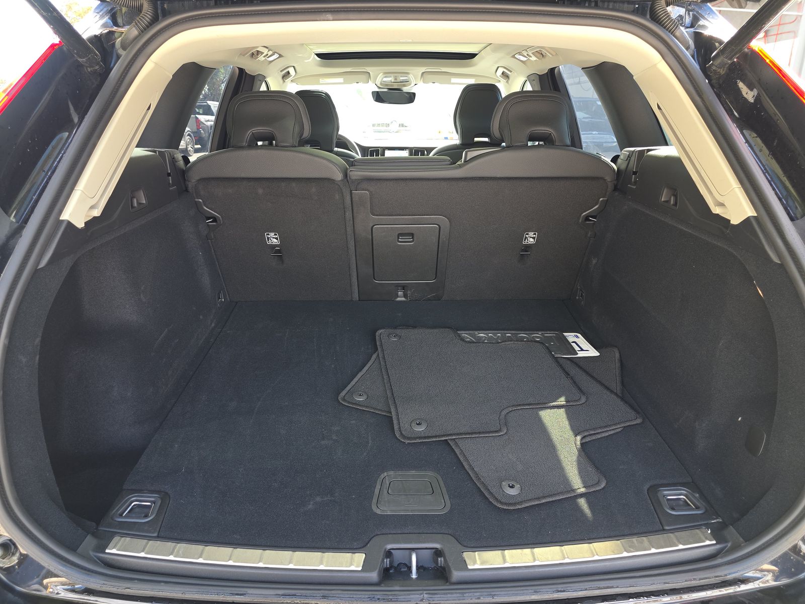 2025 Volvo XC60 B5 Plus AWD