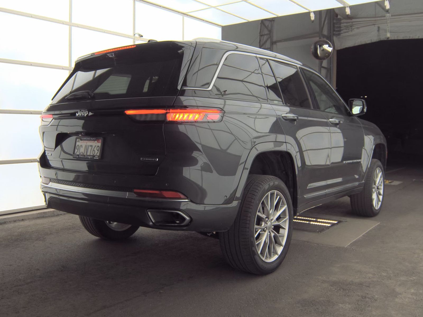2022 Jeep Grand Cherokee Summit AWD