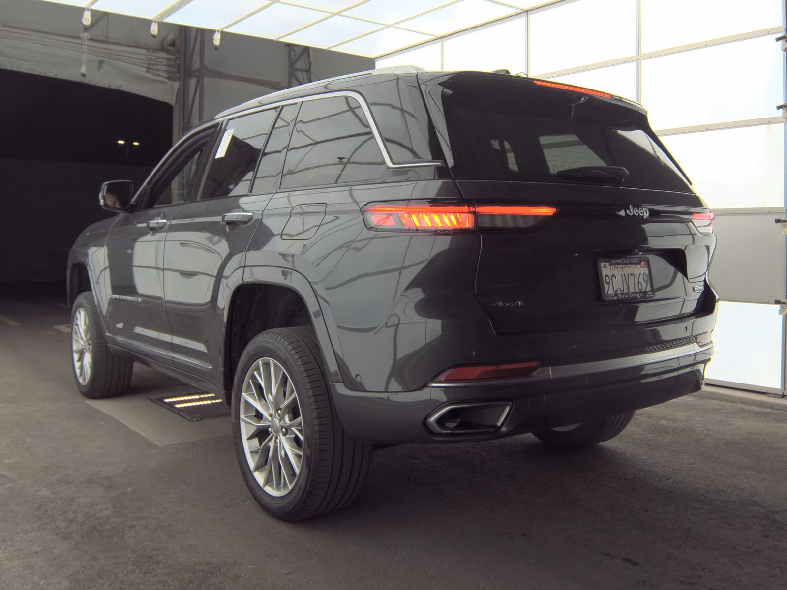 2022 Jeep Grand Cherokee Summit AWD