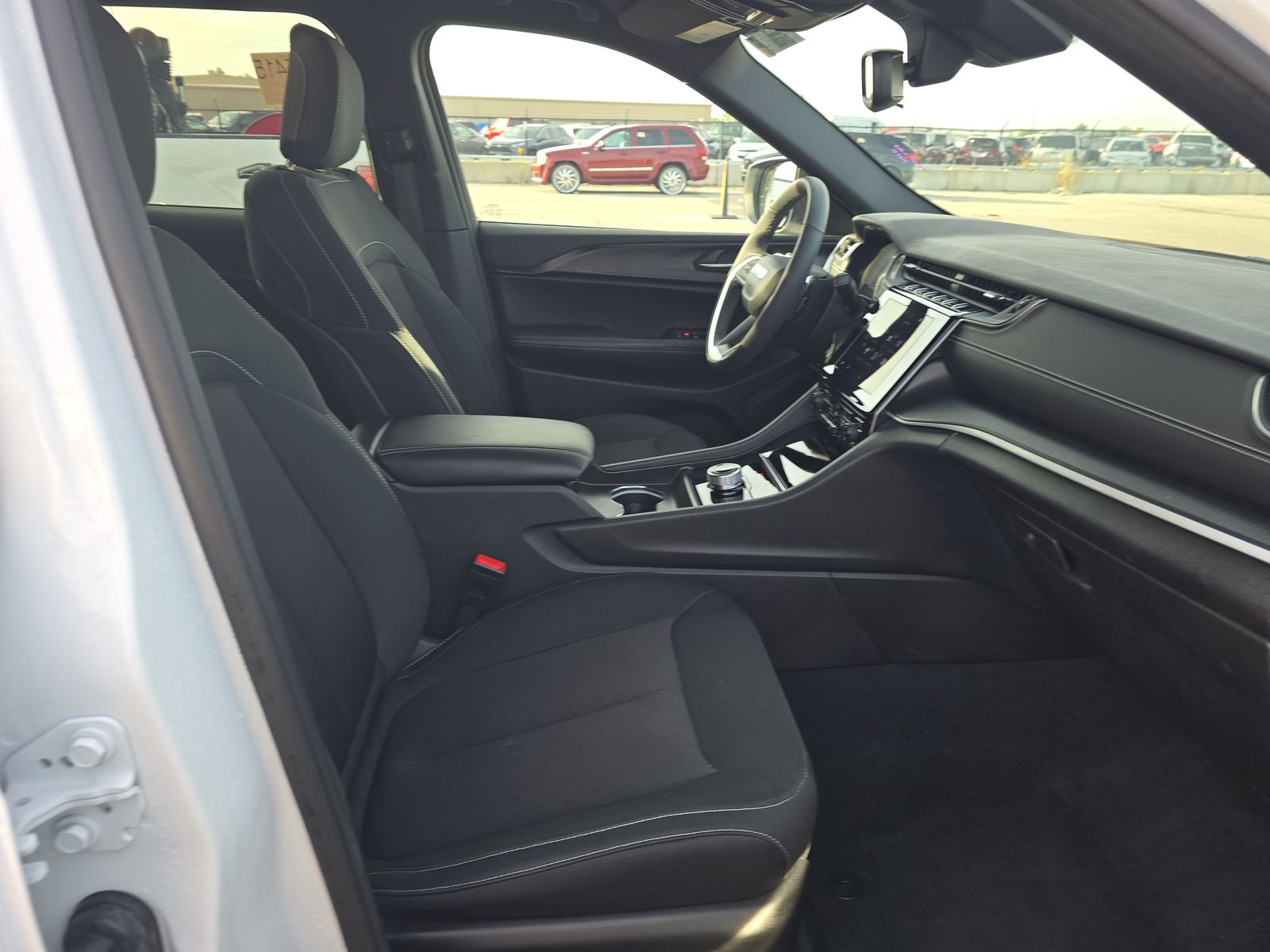 2024 Jeep Grand Cherokee Laredo RWD