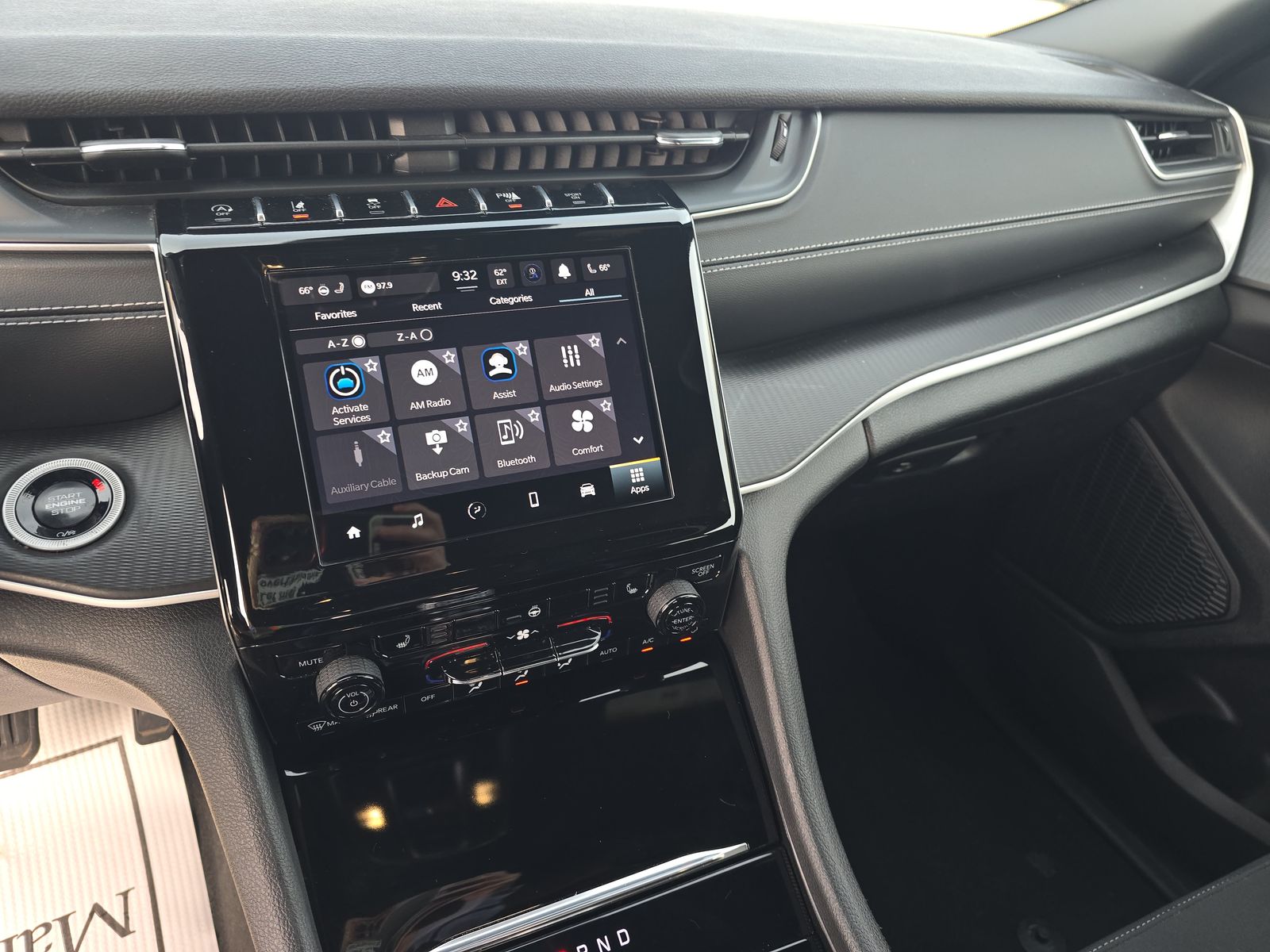 2024 Jeep Grand Cherokee Laredo RWD