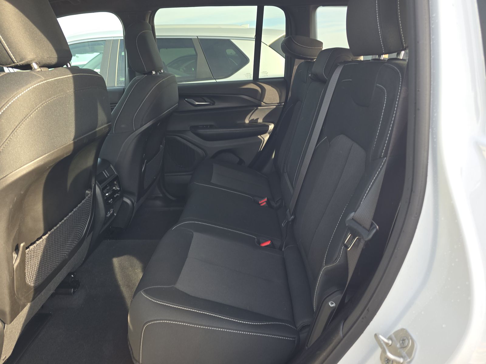 2024 Jeep Grand Cherokee Laredo RWD