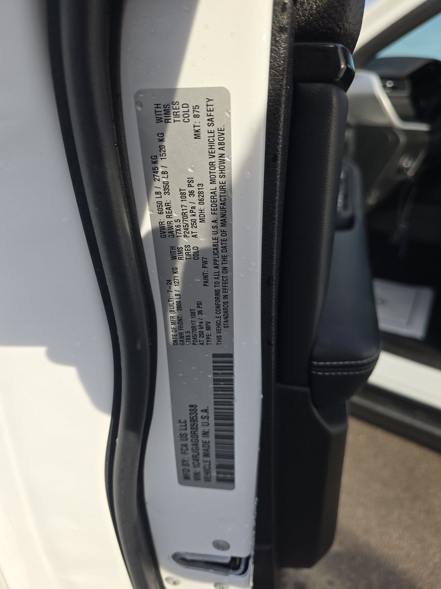 2024 Jeep Grand Cherokee Laredo RWD