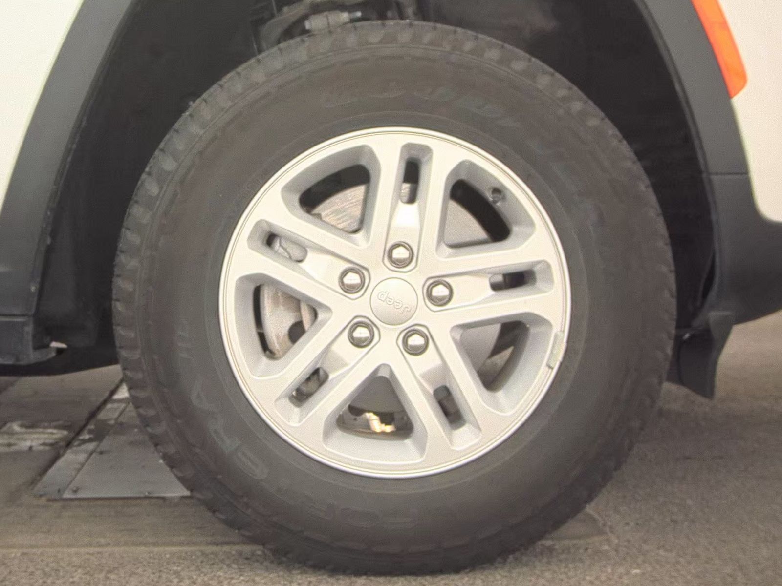 2024 Jeep Grand Cherokee Laredo RWD