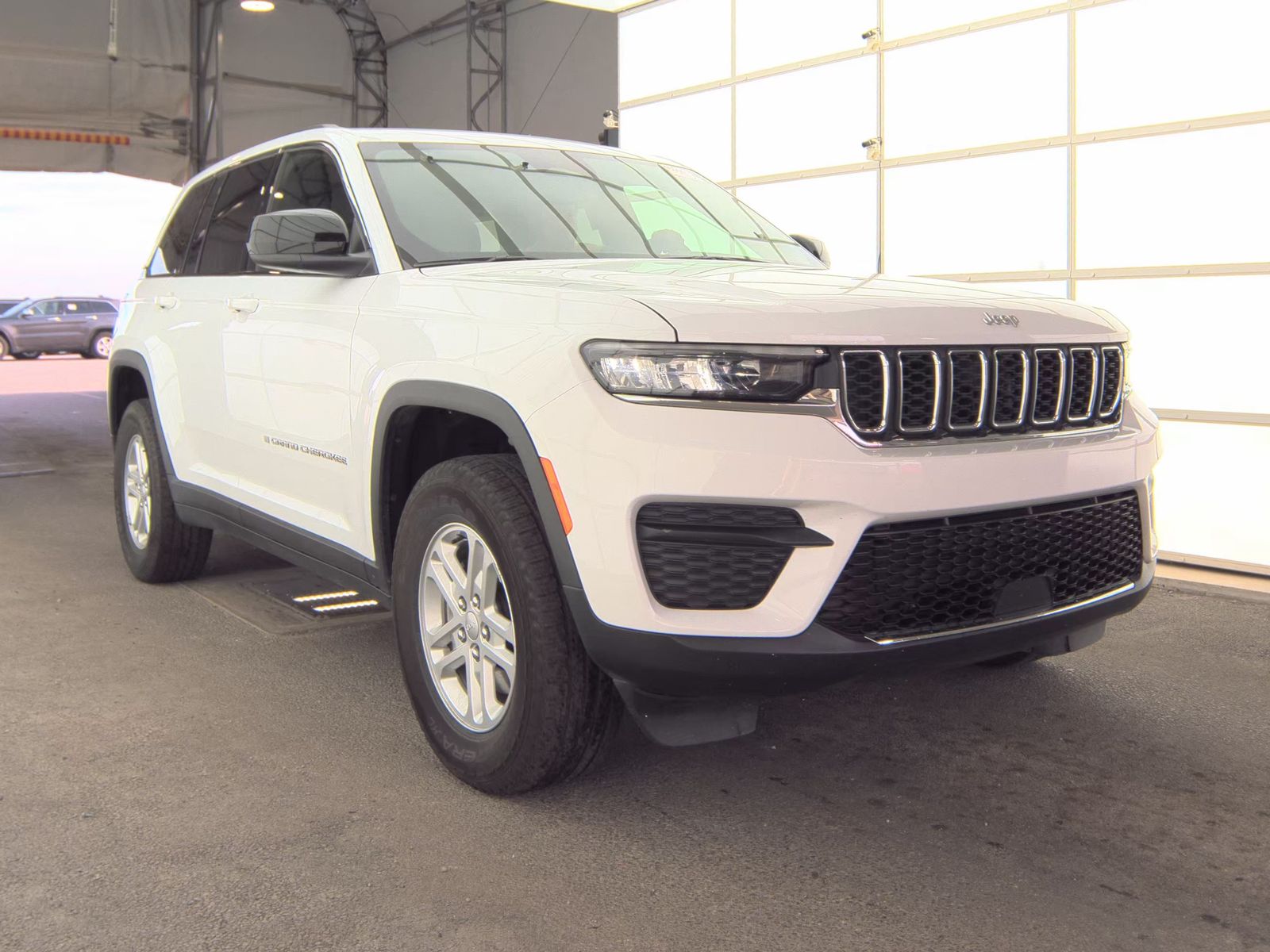 2024 Jeep Grand Cherokee Laredo RWD