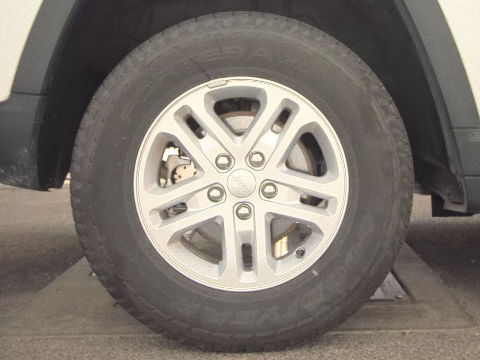 2024 Jeep Grand Cherokee Laredo RWD