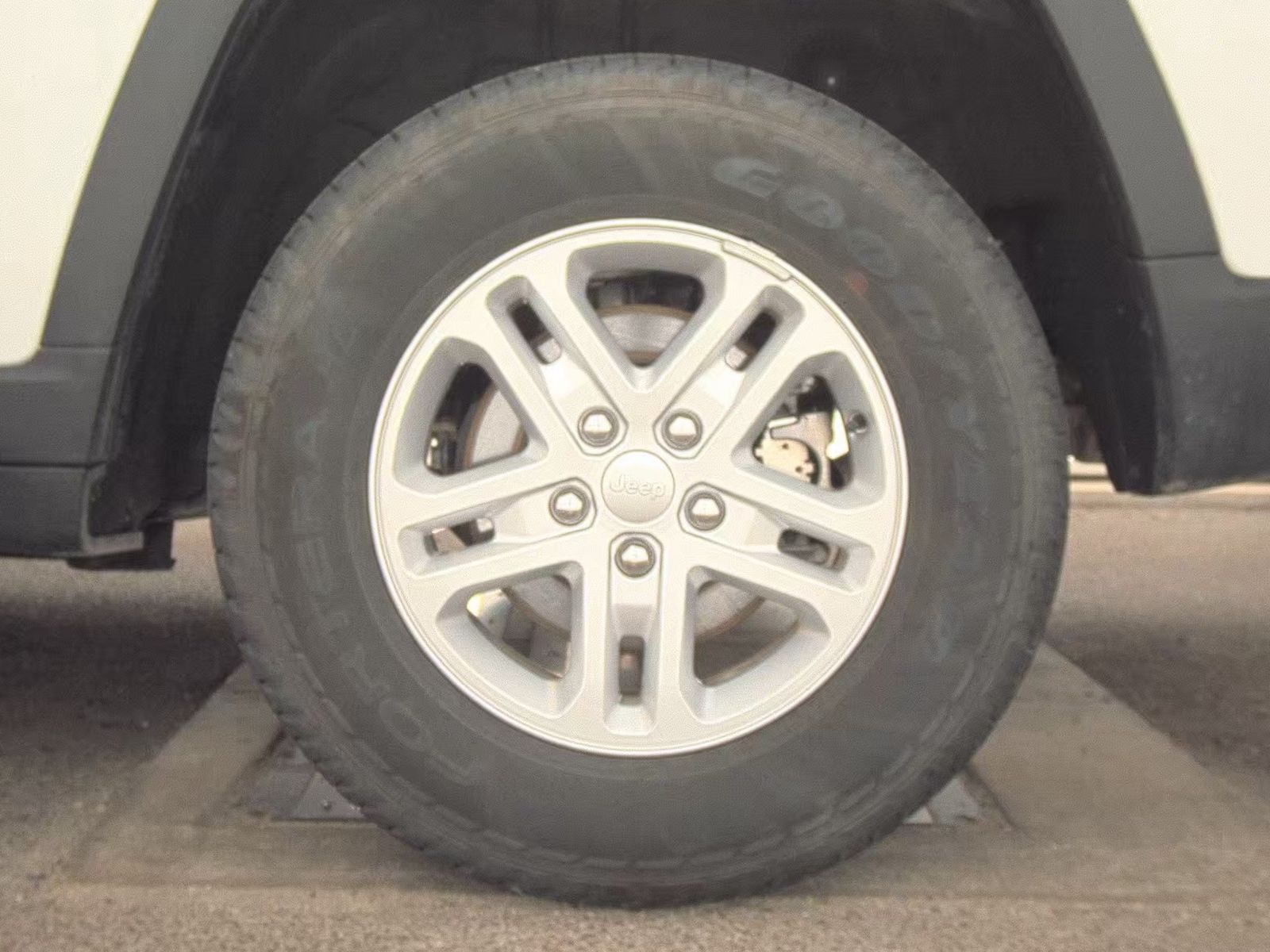 2024 Jeep Grand Cherokee Laredo RWD