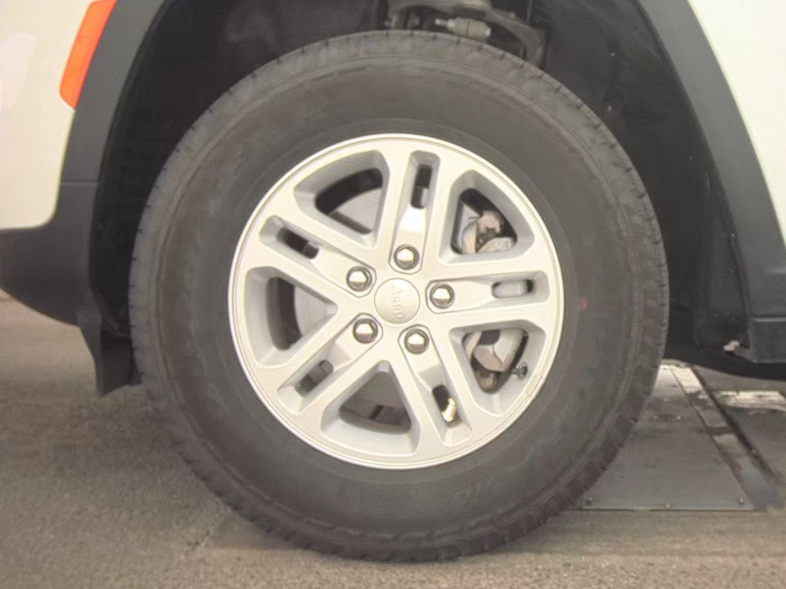 2024 Jeep Grand Cherokee Laredo RWD