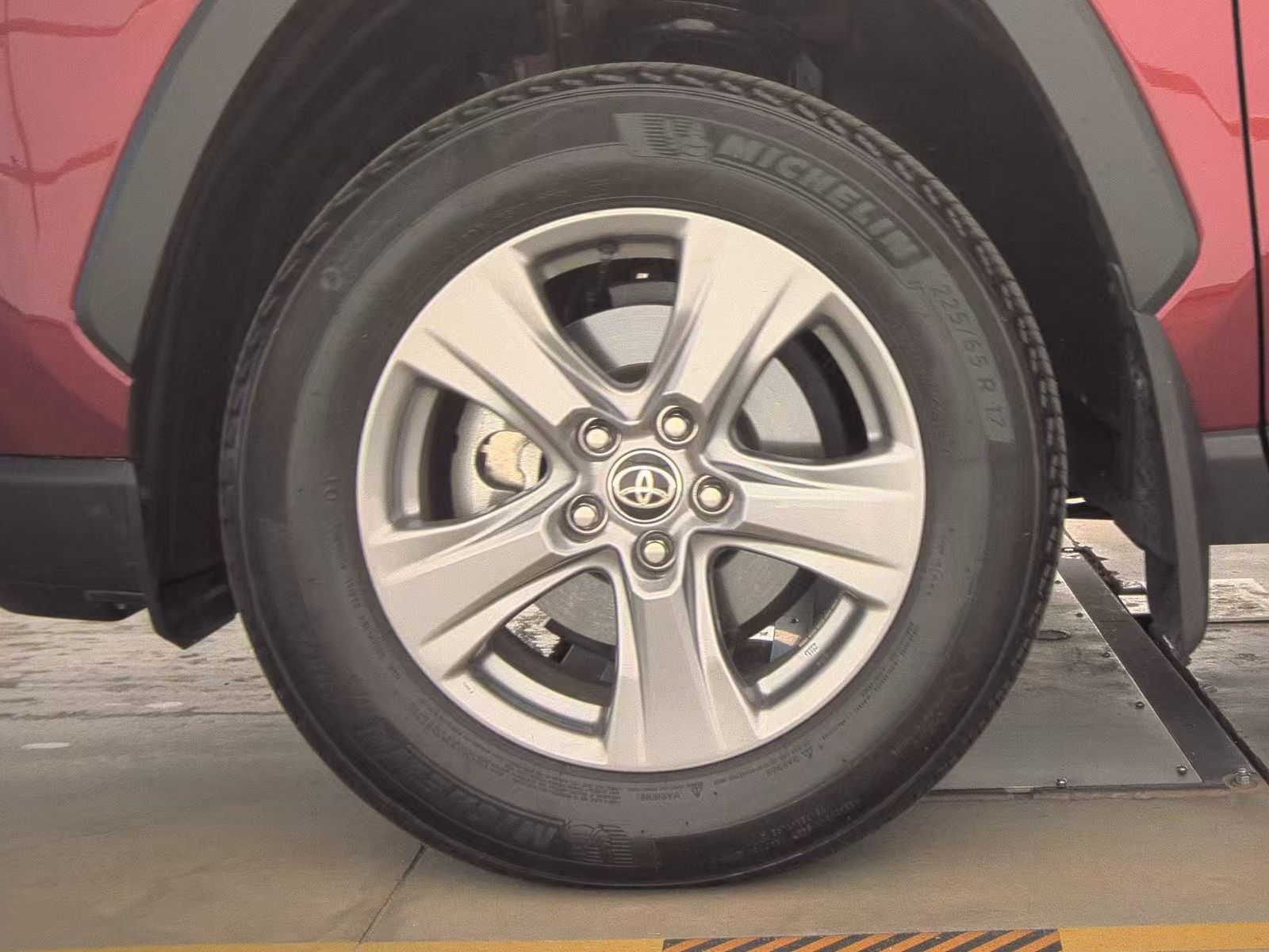 2024 Toyota RAV4 XLE FWD