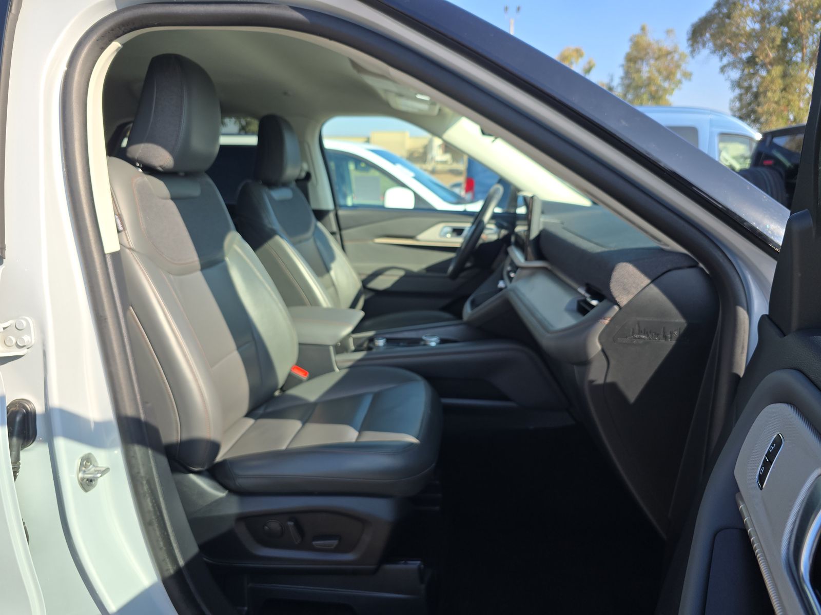 2025 Ford Explorer Active RWD