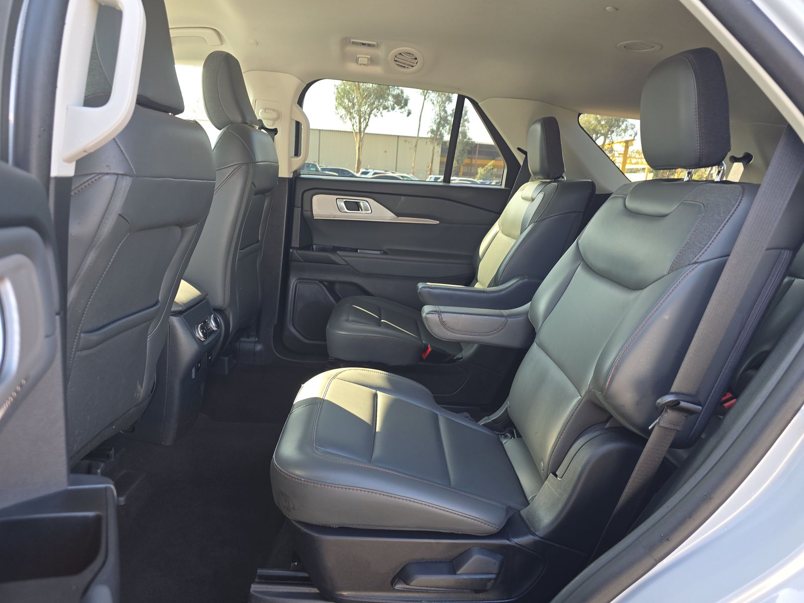 2025 Ford Explorer Active RWD