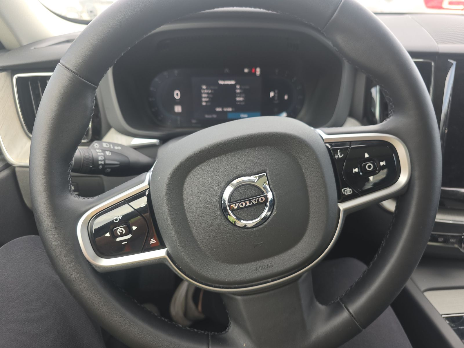 2025 Volvo XC60 B5 Plus AWD