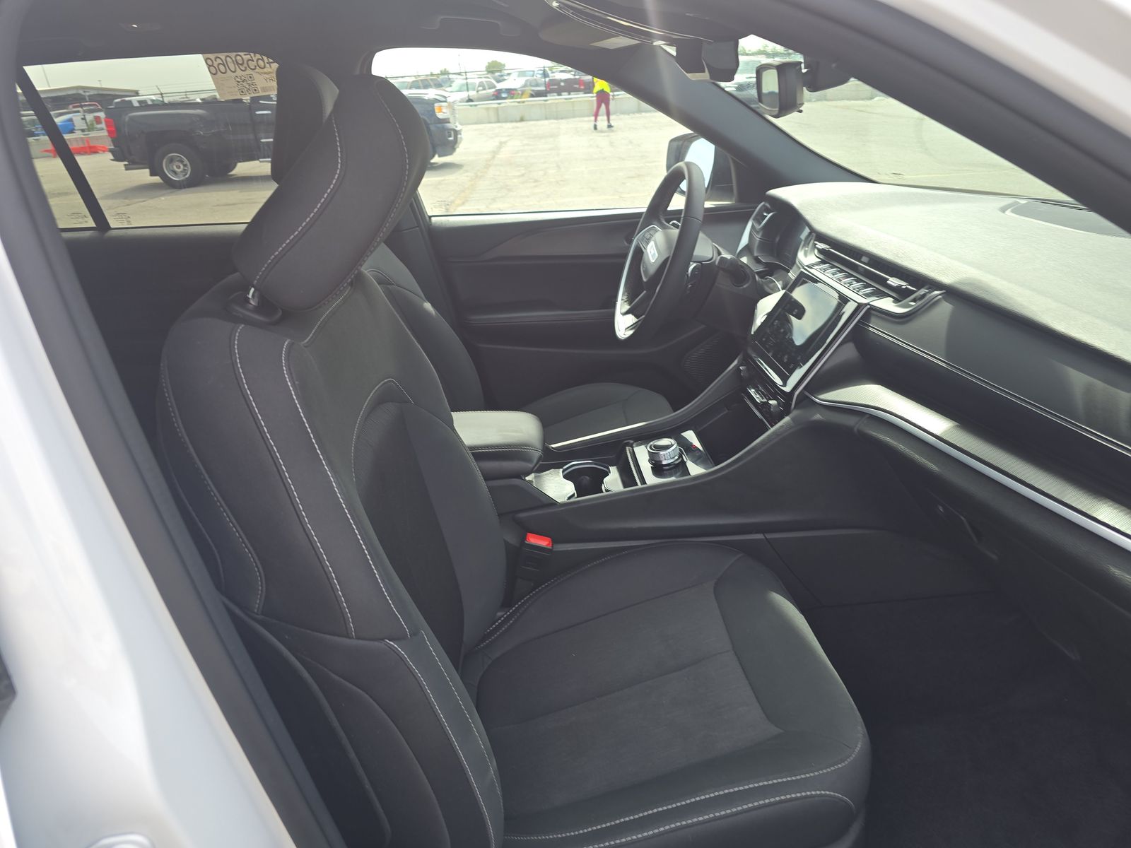 2024 Jeep Grand Cherokee Laredo AWD