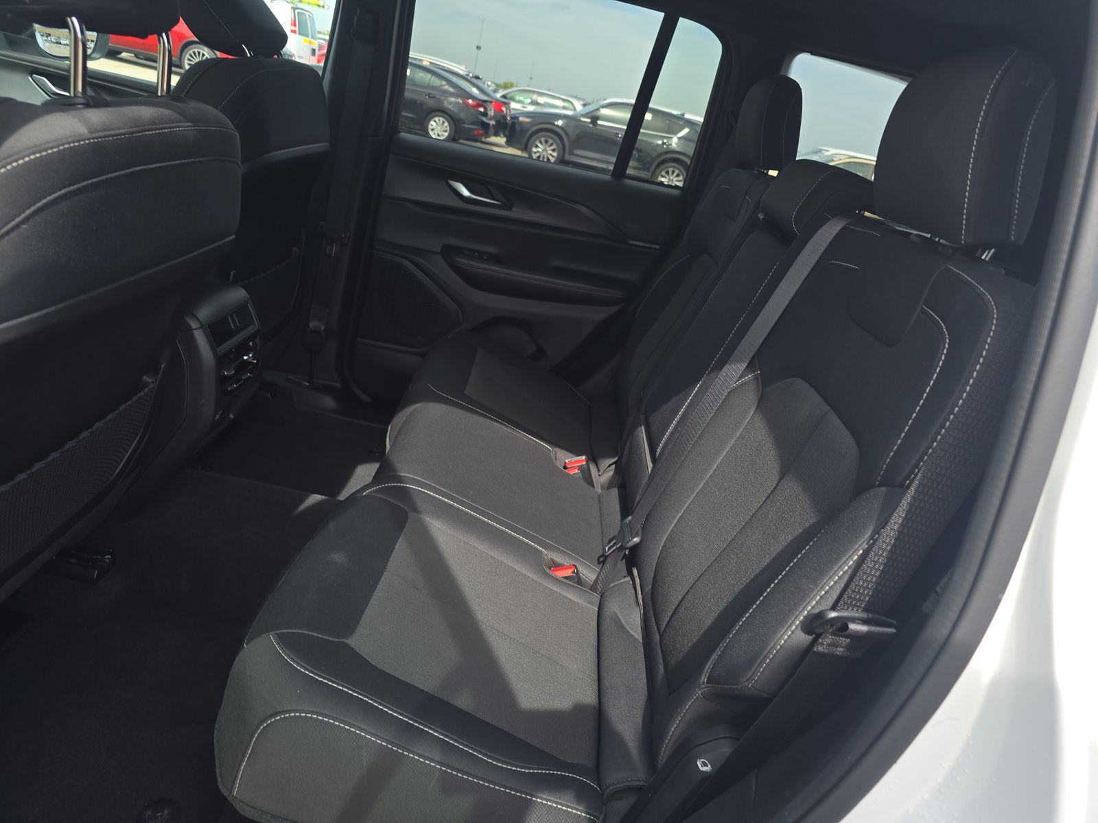 2024 Jeep Grand Cherokee Laredo AWD