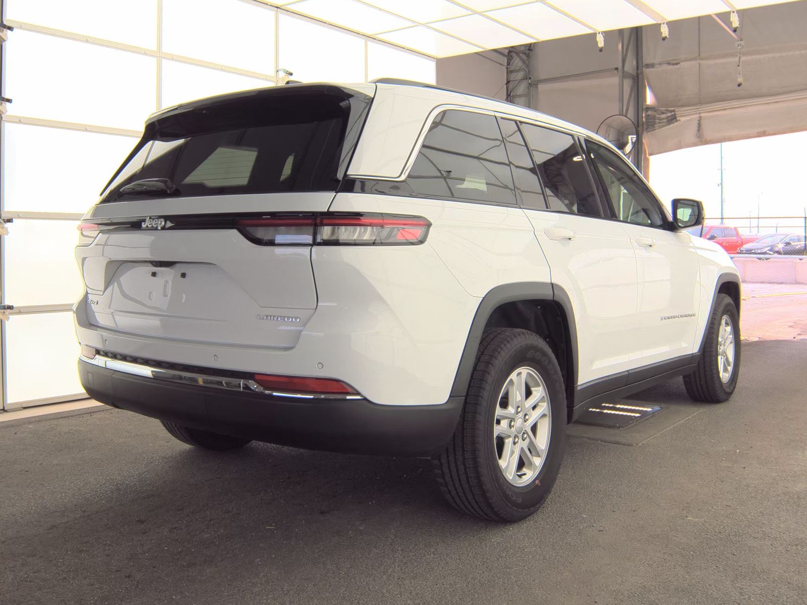 2024 Jeep Grand Cherokee Laredo AWD