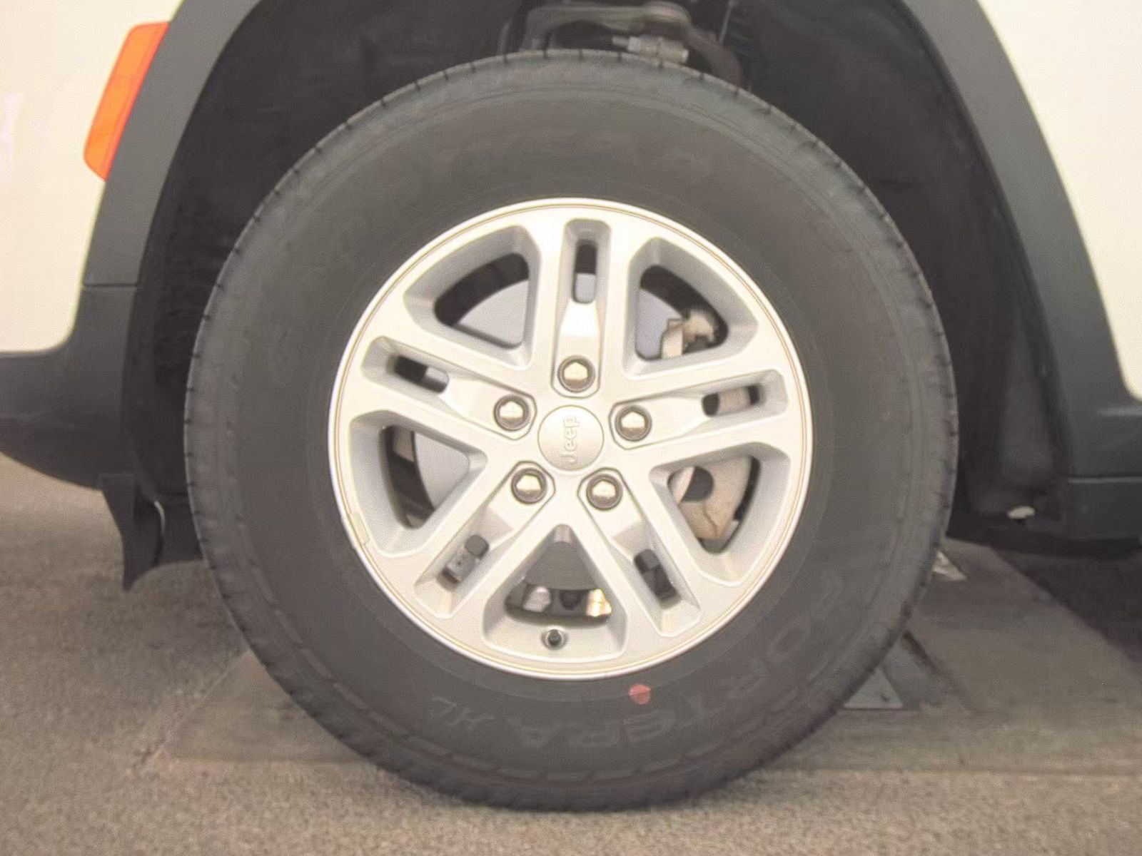 2024 Jeep Grand Cherokee Laredo AWD