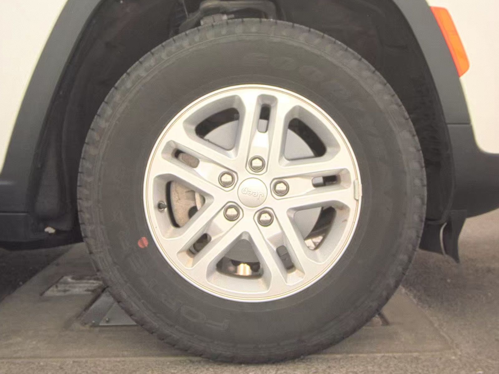 2024 Jeep Grand Cherokee Laredo AWD