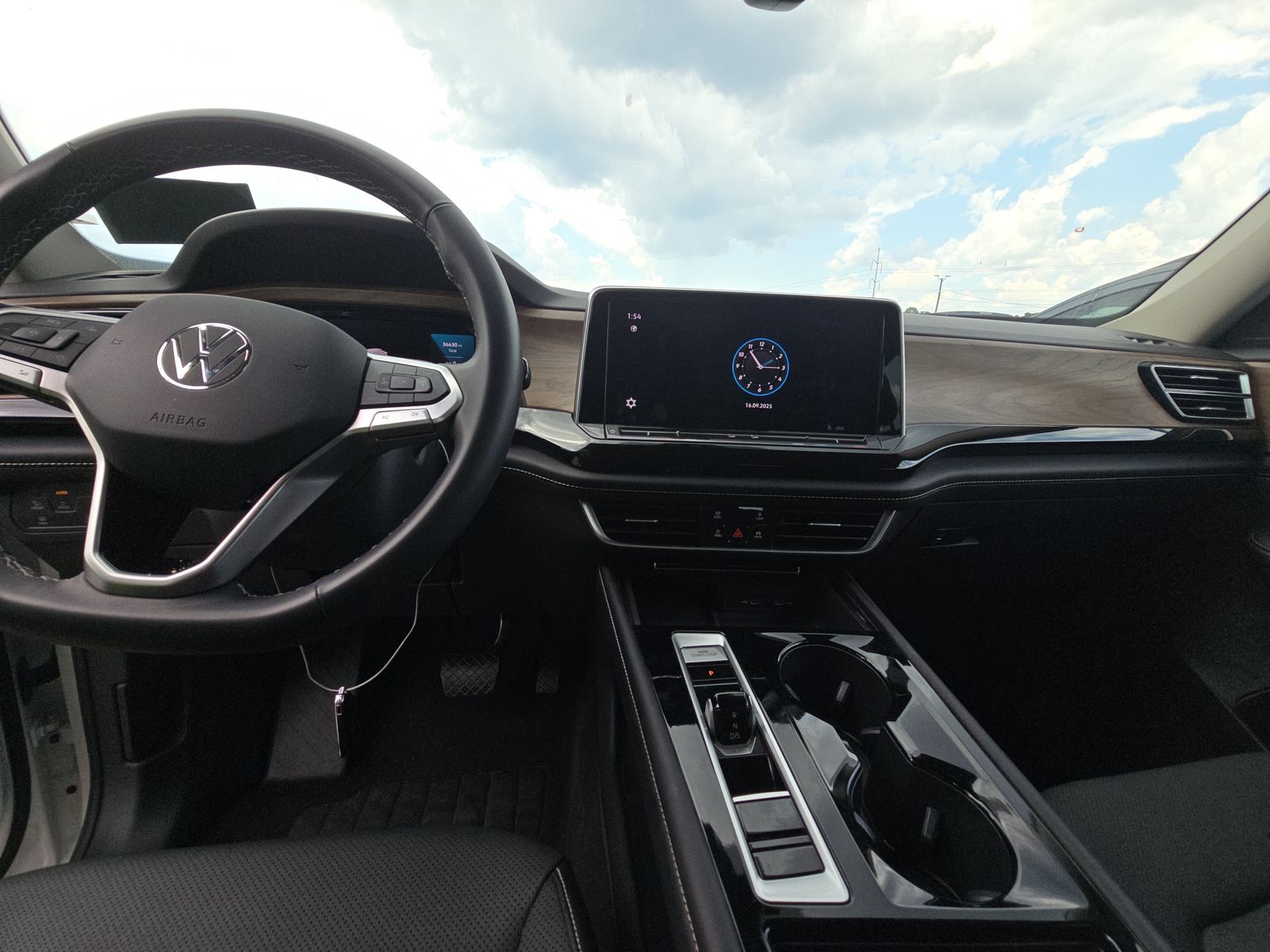 2024 Volkswagen Atlas 2.0T SE AWD