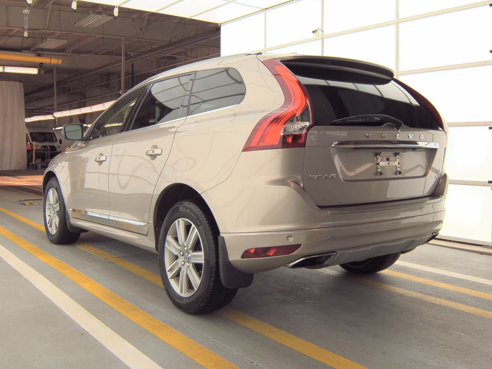2016 Volvo XC60 T6 Platinum AWD