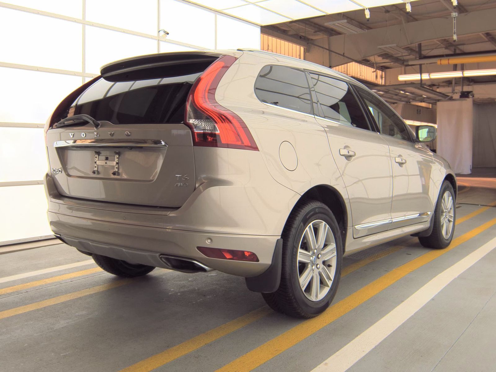 2016 Volvo XC60 T6 Platinum AWD