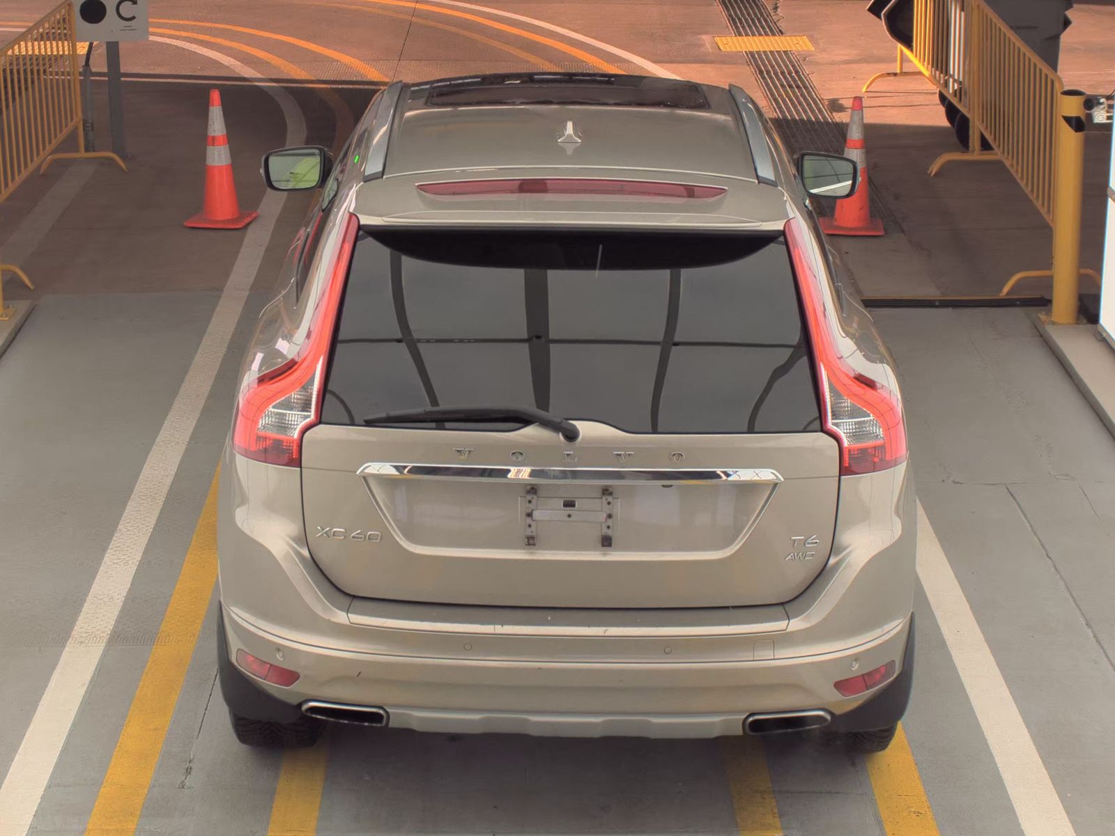 2016 Volvo XC60 T6 Platinum AWD