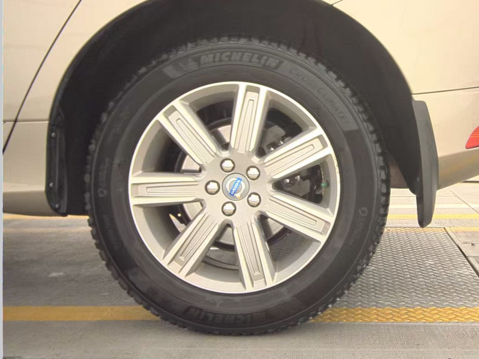 2016 Volvo XC60 T6 Platinum AWD