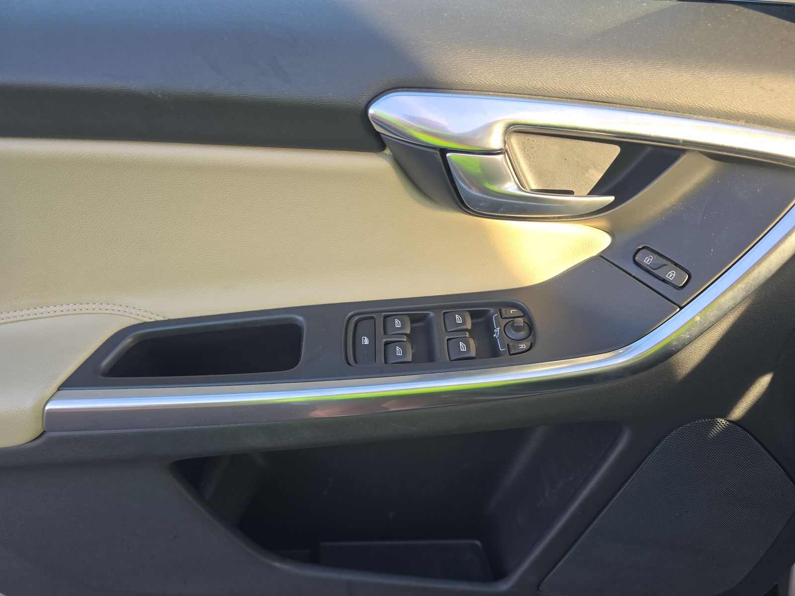 2016 Volvo XC60 T6 Platinum AWD