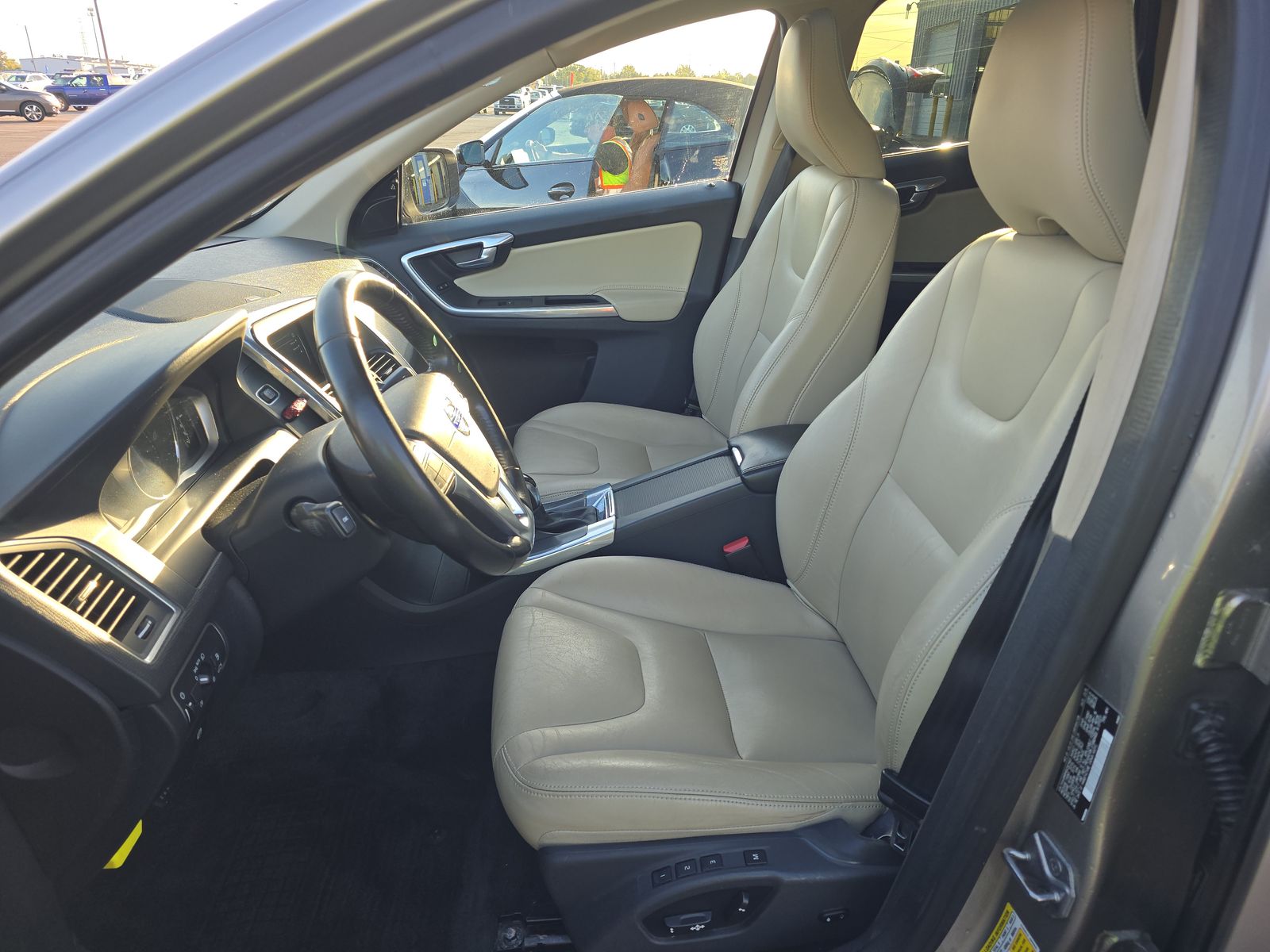 2016 Volvo XC60 T6 Platinum AWD