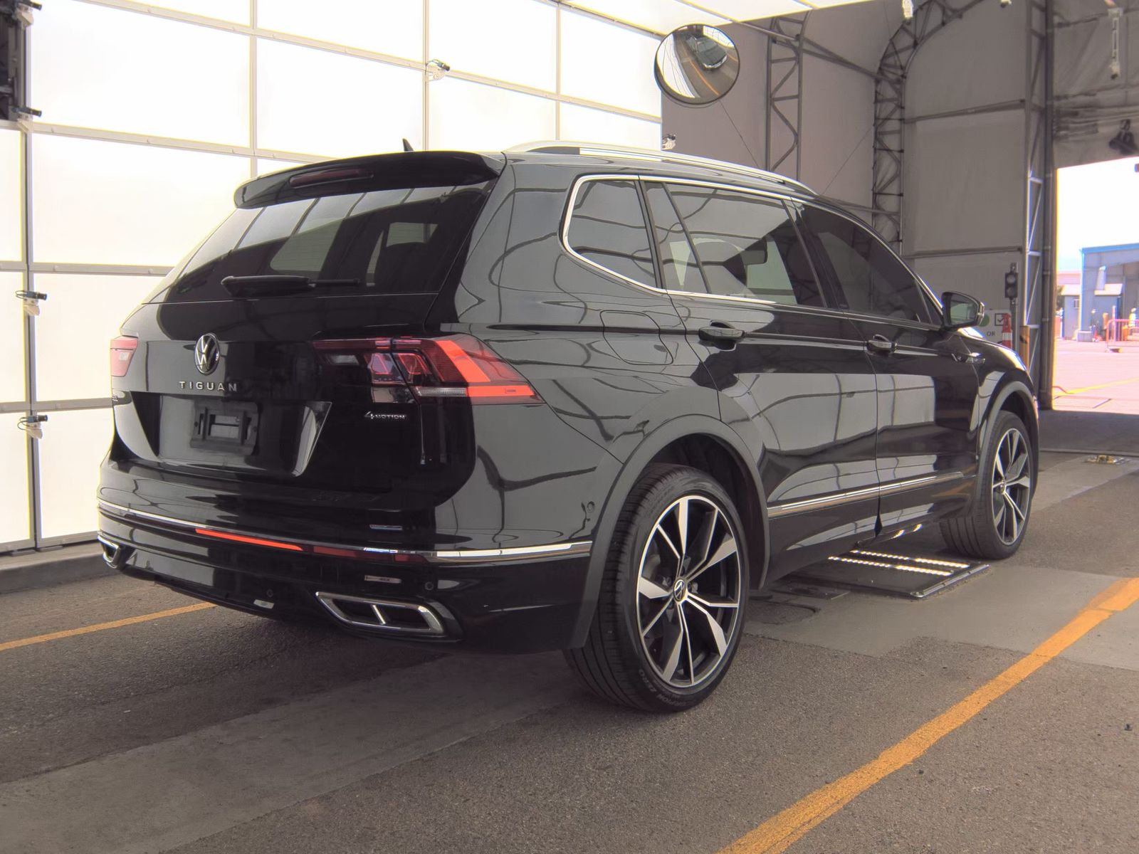 2022 Volkswagen Tiguan 2.0T SEL R-Line AWD