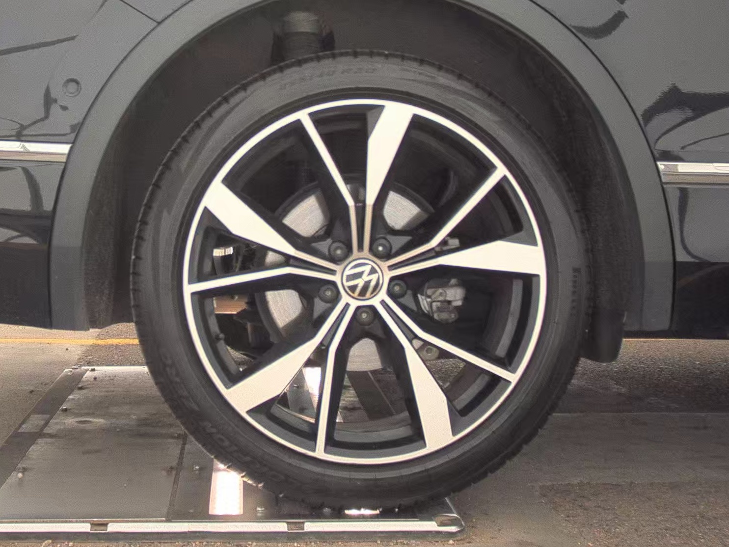 2022 Volkswagen Tiguan 2.0T SEL R-Line AWD