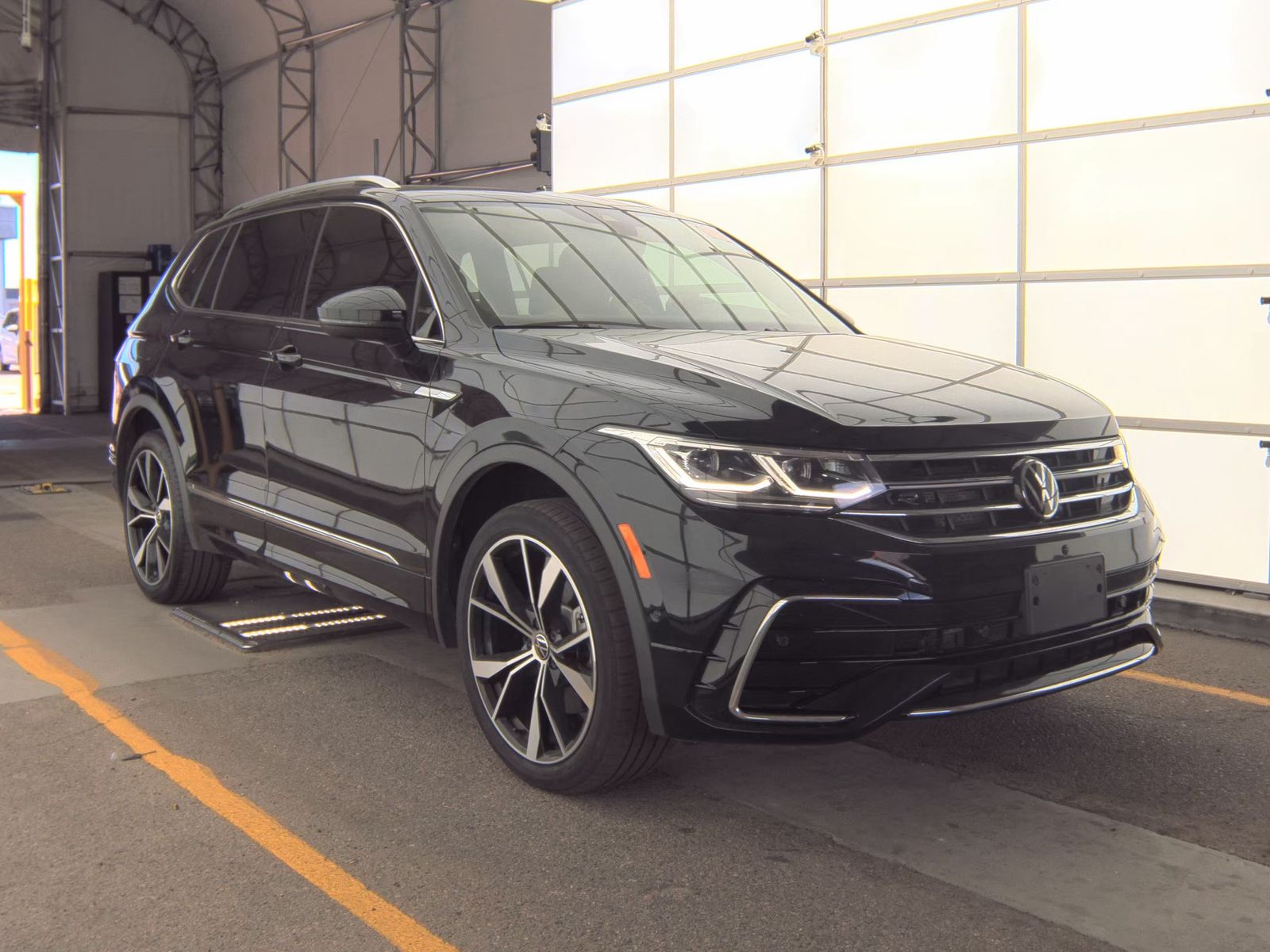 2022 Volkswagen Tiguan 2.0T SEL R-Line AWD