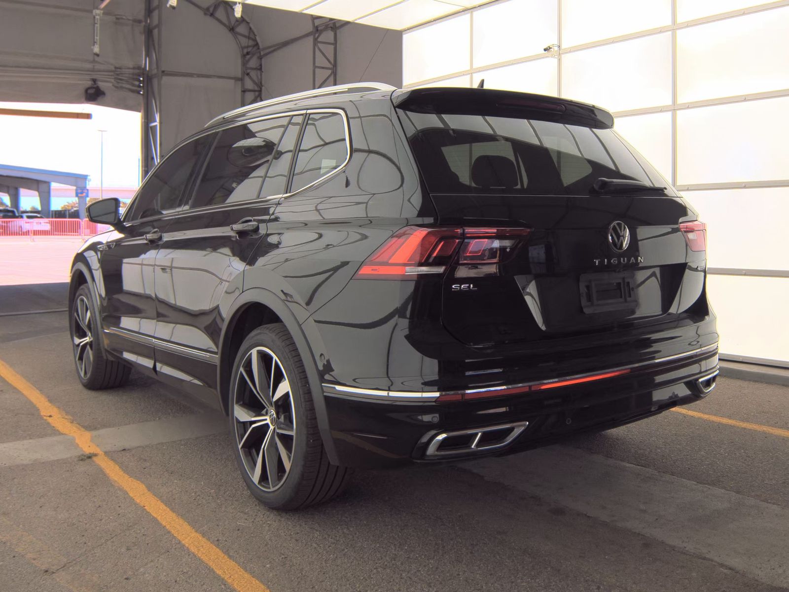 2022 Volkswagen Tiguan 2.0T SEL R-Line AWD