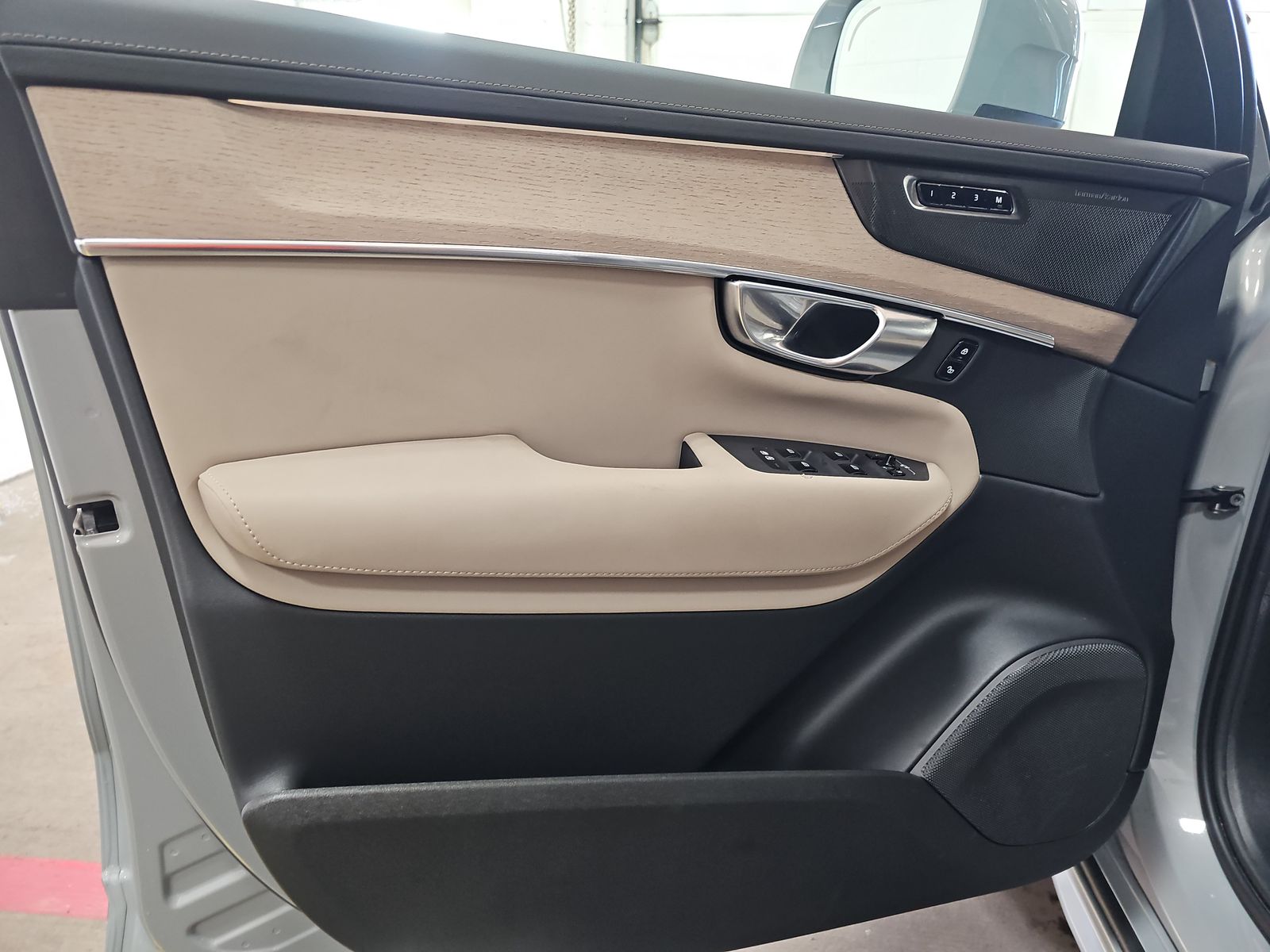 2025 Volvo XC90 B6 Plus AWD