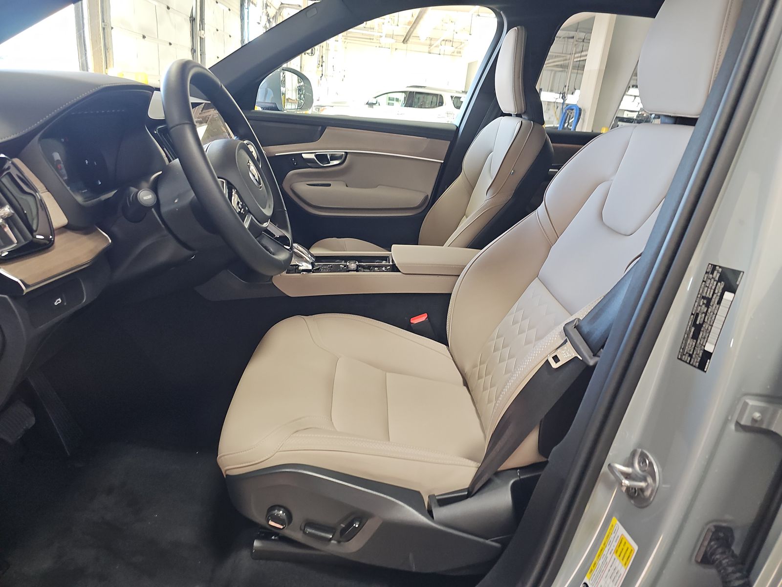 2025 Volvo XC90 B6 Plus AWD