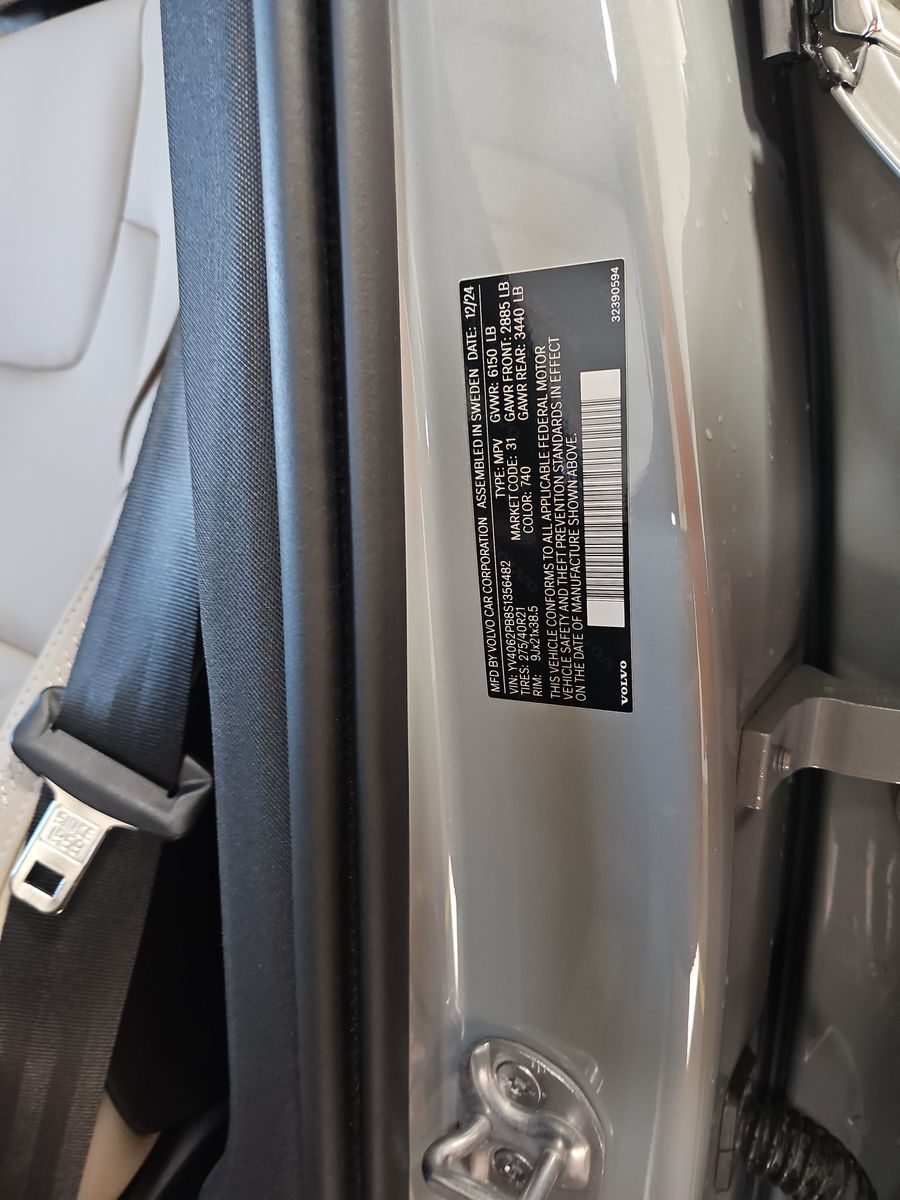 2025 Volvo XC90 B6 Plus AWD