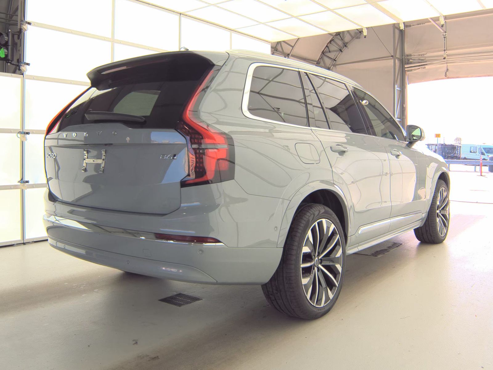 2025 Volvo XC90 B6 Plus AWD