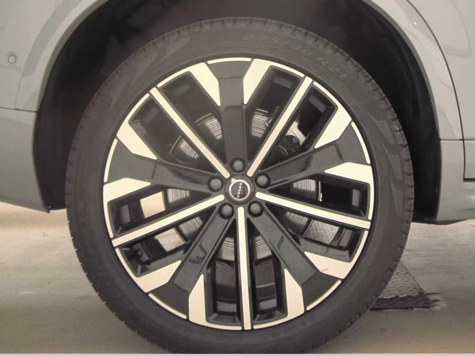 2025 Volvo XC90 B6 Plus AWD