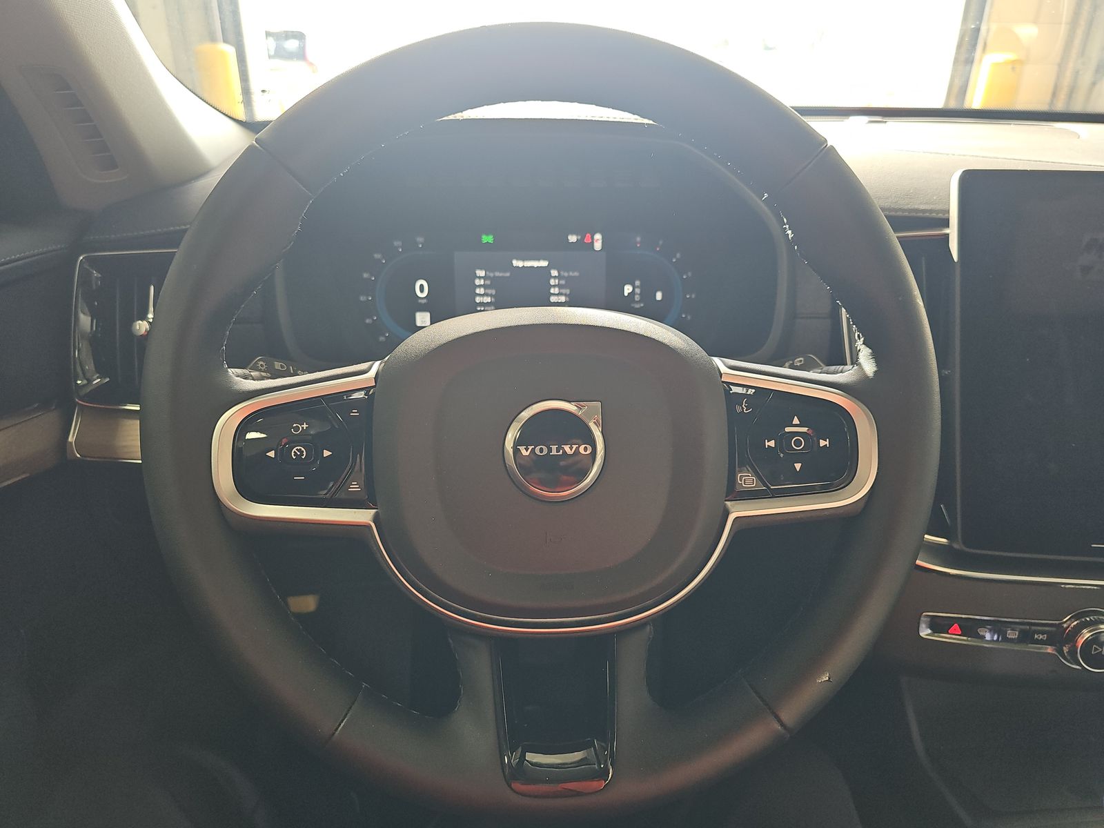 2025 Volvo XC90 B6 Plus AWD